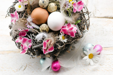 Obraz na płótnie Canvas Happy Easter: beautiful Easter nest with Easter eggs, feathers and spring flowers :)