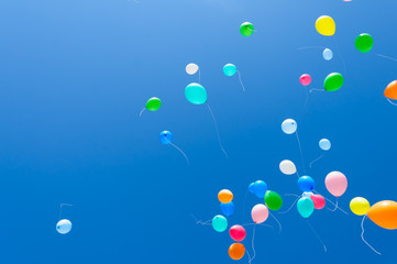 Colourful Balloons_カラフルな風船 © Brandt