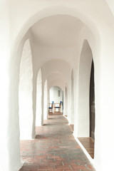 white corridor in ciutat vella