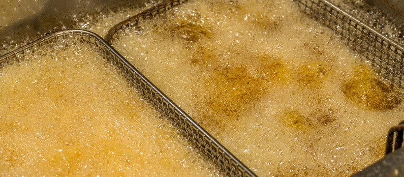 Fritierfett &Ouml;l hei&szlig; in Friteuse