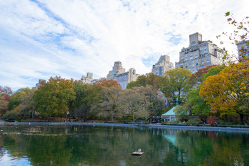Fototapeta na wymiar Conservatory water in Central Park by fifth avenue and 74th