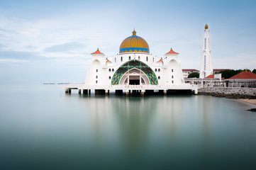 Fototapeta na wymiar Melaka Straits Mosque