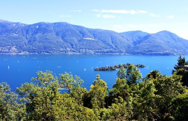 Fototapeta na wymiar Blick auf den Lago Maggiore