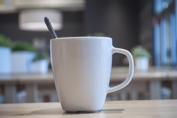 tasse de café dans un intérieur de restaurant