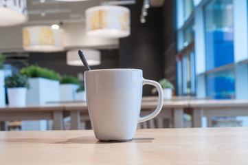 tasse de café dans un intérieur de restaurant