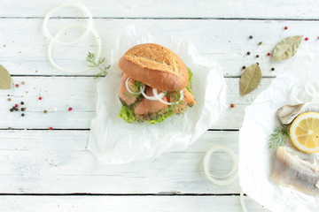 Fischbrötchen Lachs Lachsbrötchen Tisch Hering Filet Overhead Top View