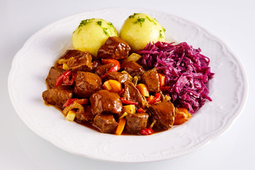 Red cabbage, potatoes and pepper dish