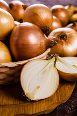 Fresh  bulb onions