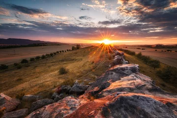 Selbstklebende Fototapete Sommer Sagenhafte Teufelsmauer mit warmen Sonnenuntergang im Harz, Sachsen-Anhalt