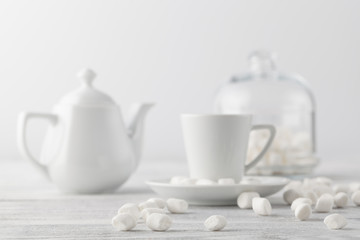 Obraz na płótnie Canvas White marshmallow on table