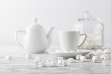 Obraz na płótnie Canvas White marshmallow on table