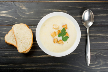 Cheese soup with white bread