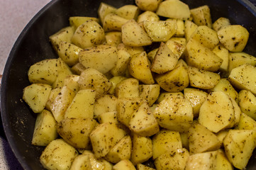 Cooking fried potatoes with spicies