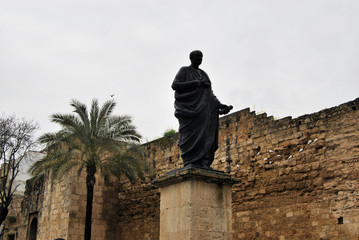 Muralla de Córdoba y Estatua Séneca
