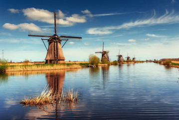 Fototapeta na wymiar Traditional Dutch windmills from the channel Rotterdam. Holland