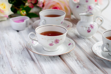 Obraz na płótnie Canvas tea set with floral print