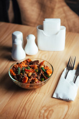 Salad with beef, carrots and sprinkled fasoli konzhutom