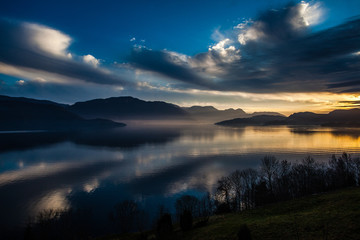 Obraz premium Kvam in Hardanger fjord, Norway, in a fascinating light