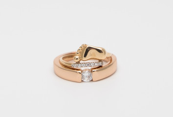 кольца с бриллиантами на помолвку свадьбу рождение ребенка