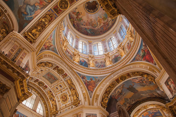Fototapeta na wymiar the interior of St. Isaac's Cathedral in Saint-Petersburg, Russia