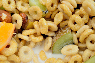 cereal with fruit and milk