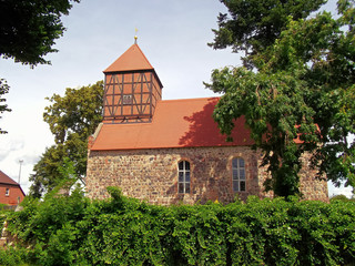 Fototapeta premium Evangelische Feldsteinkirche Peter und Paul