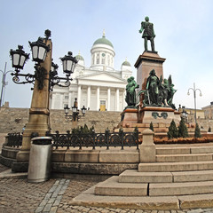 Fototapeta na wymiar HELSINKI, FINLAND - april, 4, 2016: St. Nicholas Church and a monument of Alexander II on the Senatorial area in Helsinki, Finland.