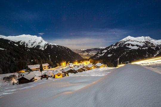 Skigebiet bei Nacht