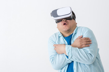 VRをつけた男性