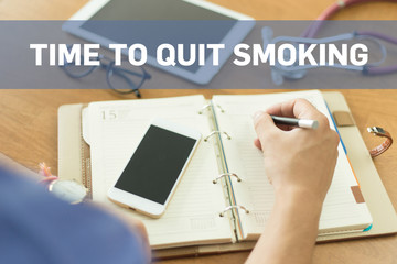MEDICAL DOCTOR WORKING OFFICE AND TIME TO QUIT SMOKING CONCEPT