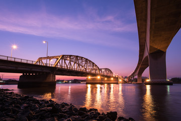 Naklejka premium Krung Thep Bridge or Bangkok Bridge, the metal bridge over Chao