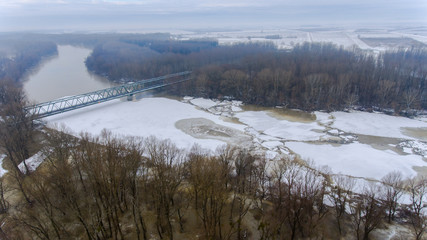 Fototapeta na wymiar Massive ice floes on Tisza river