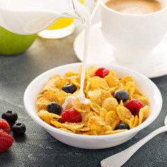 Cornflakes cereals with berries