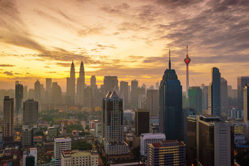 Obraz premium Downtown Kuala Lumpur skyline at twilight