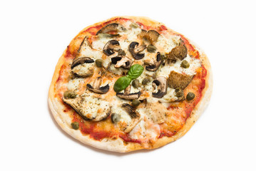 Pizza ai funghi, mozzarella,sugo, capperi e origano
