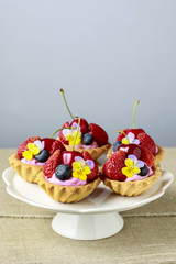 Cupcakes with fresh fruits and edible flowers.