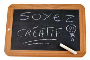 Obraz premium Ardoise avec écrit dessus soyez créatif 