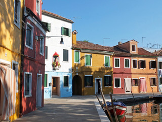 Fototapeta na wymiar This photo shows multicolored houses in quays in Burano.