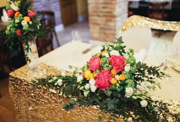 Obraz na płótnie Canvas Wedding flowers on the table