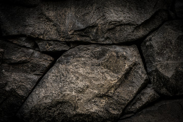 Steenachtergrond, rotsmuurachtergrond met ruwe textuur. Abstract, grungy en getextureerd oppervlak van steenmateriaal. Aarddetail van rotsen.