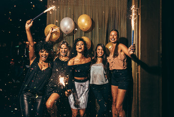 Group of women having party at nightclub - obrazy, fototapety, plakaty