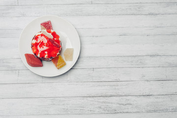 marmalade cake lay on a saucer...