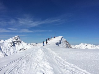 Fototapeta na wymiar Skitour Gipfel Menschen 