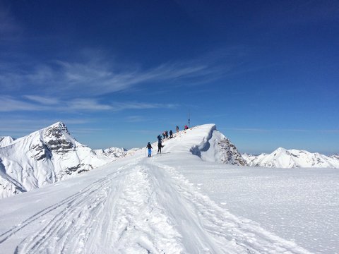 Skitour Gipfel Menschen 
