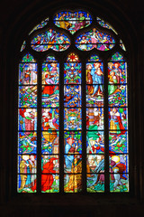 prächtiges Bleiglasfenster in der Kathedrale von Aix-en-Provence