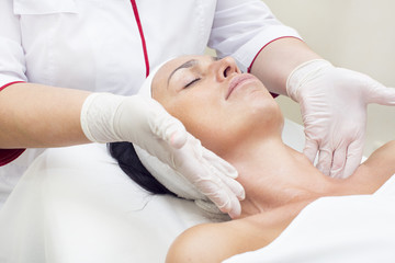 Fototapeta na wymiar Process of massage and facials in beauty salon 