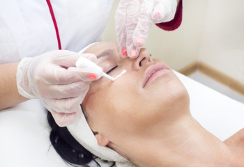Process of massage and facials in beauty salon 