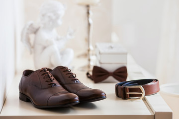 Brown leather men's shoes with belt, bow-tie. Set groom accessories. - 137081683