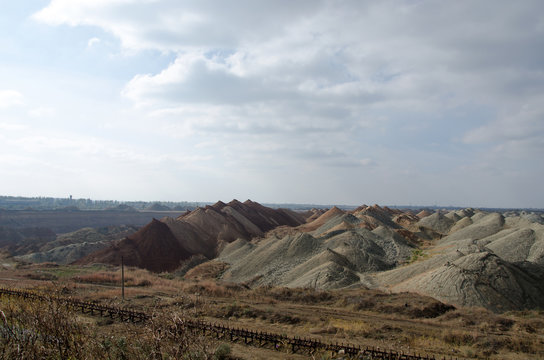 part of the quarry with manganese ore