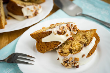 Cinnamon sour cream cake